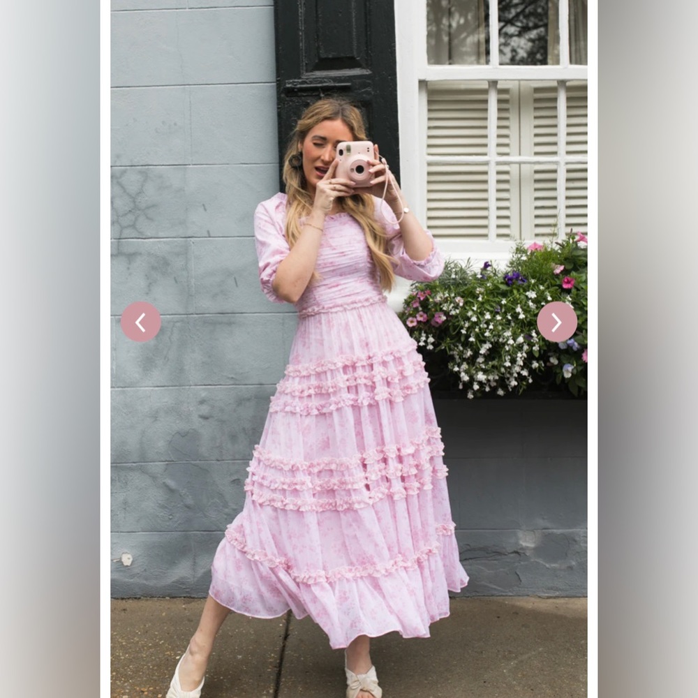 Beautiful and girly pink IVY CITY dress in size Small